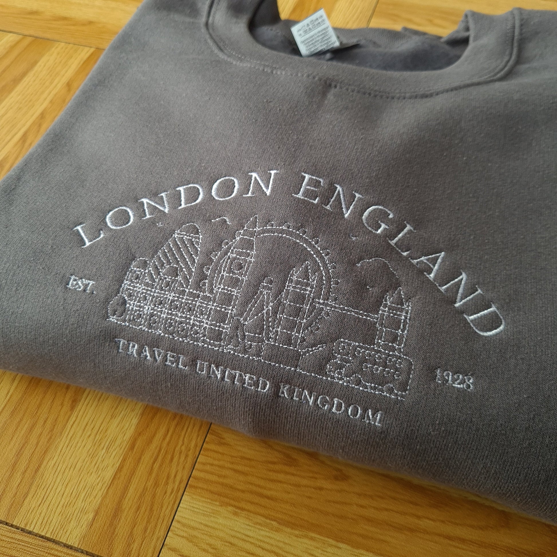 CUSTOM London England Vintage Embroidered Sweatshirt, Vintage City Crewneck, London City Sweatshirt, Unisex Crewneck, Retro Gift for her