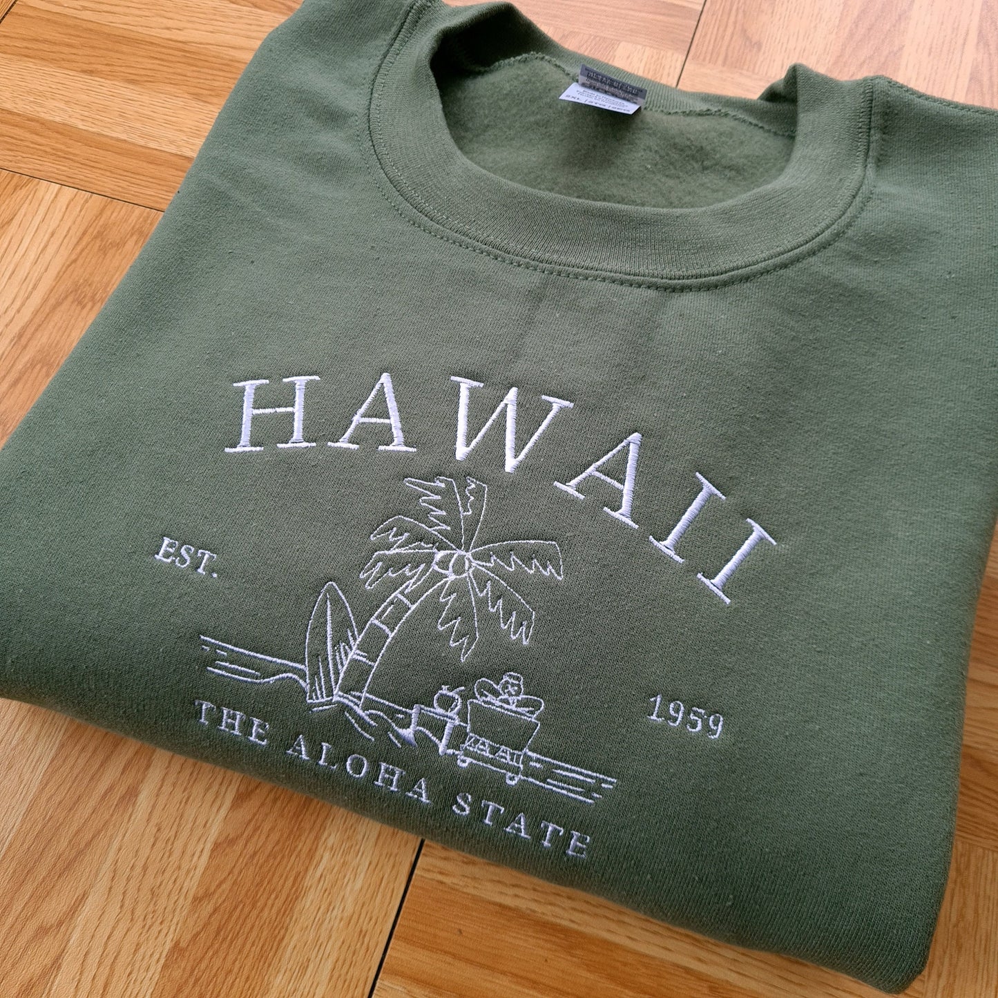 Hawaii Aloha State Embroidered Crewneck, Vintage Sweatshirt, Vintage Beach Crewneck, College Sweatshirt, Pacific Sweatshirt, Gift For Her