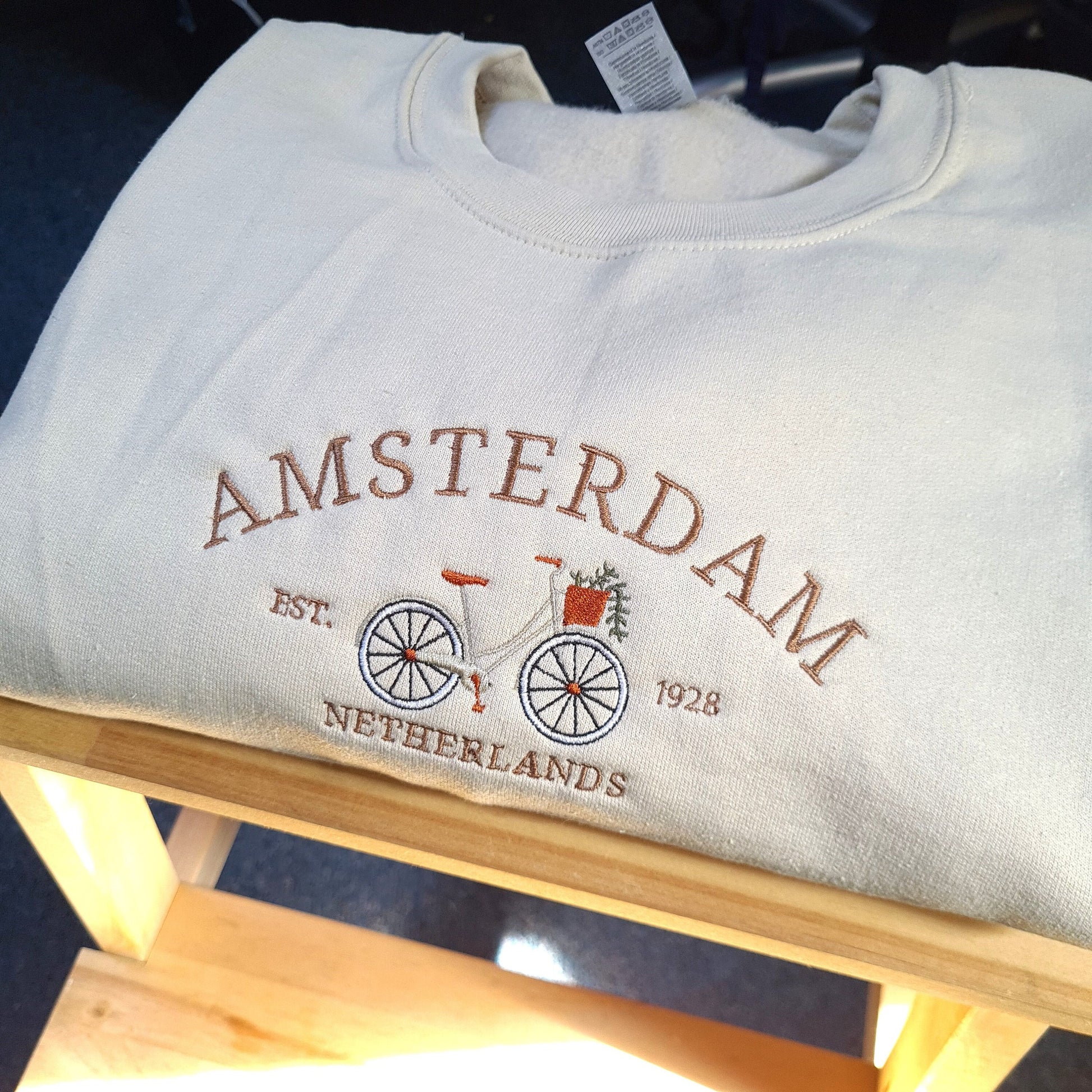 Vintage Amsterdam Embroidered Sweatshirt, Netherlands Crewneck, Oversize Sweatshirt, 90s Sweatshirt, College Sweatshirt, Location City