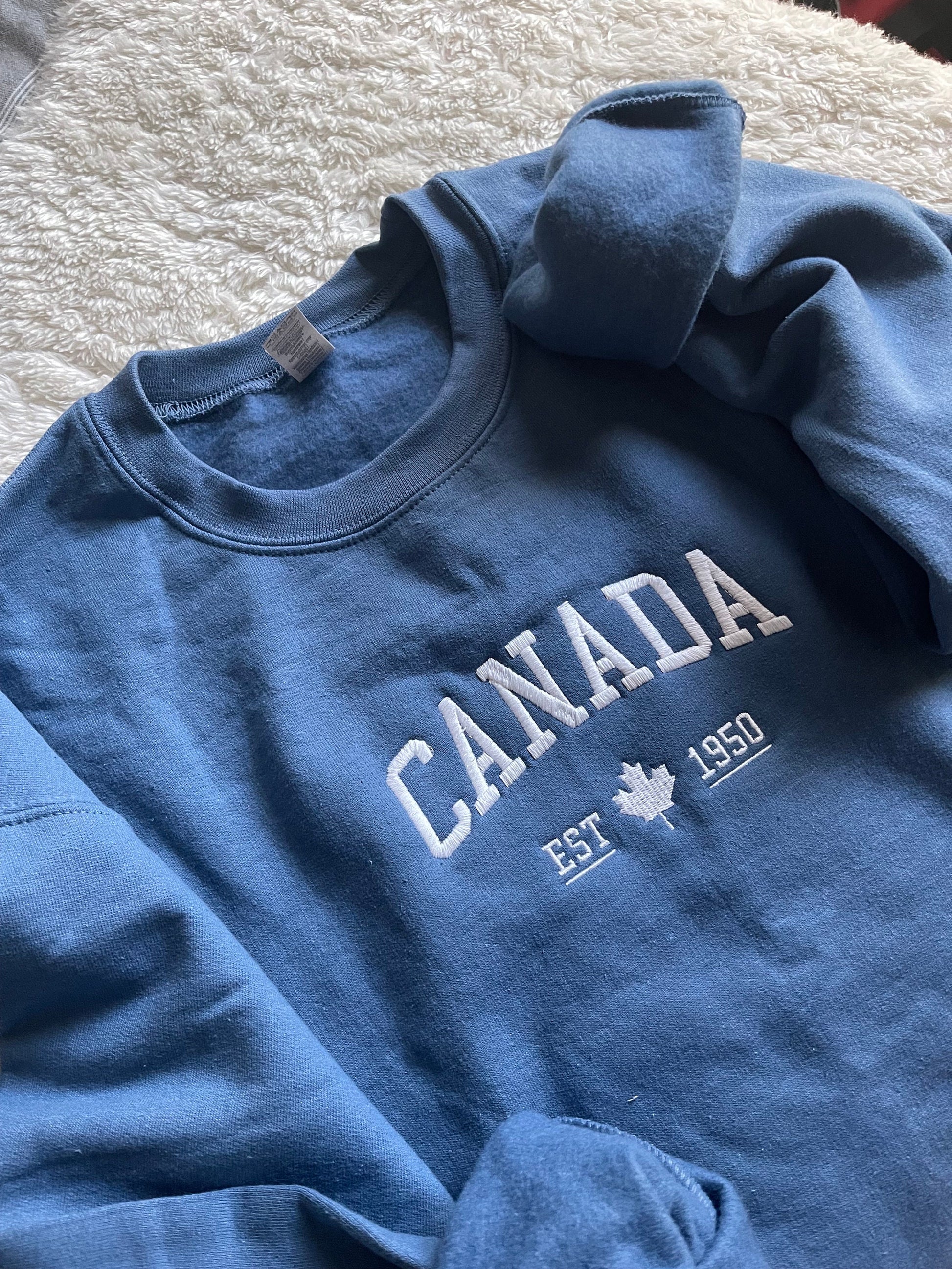 CANADA SWEATSHIRT Embroidered Canada Crewneck Sweatshirt Canada Gift for Friends Canada Aesthetic Crewneck Embroidered Sweatshirt Gift