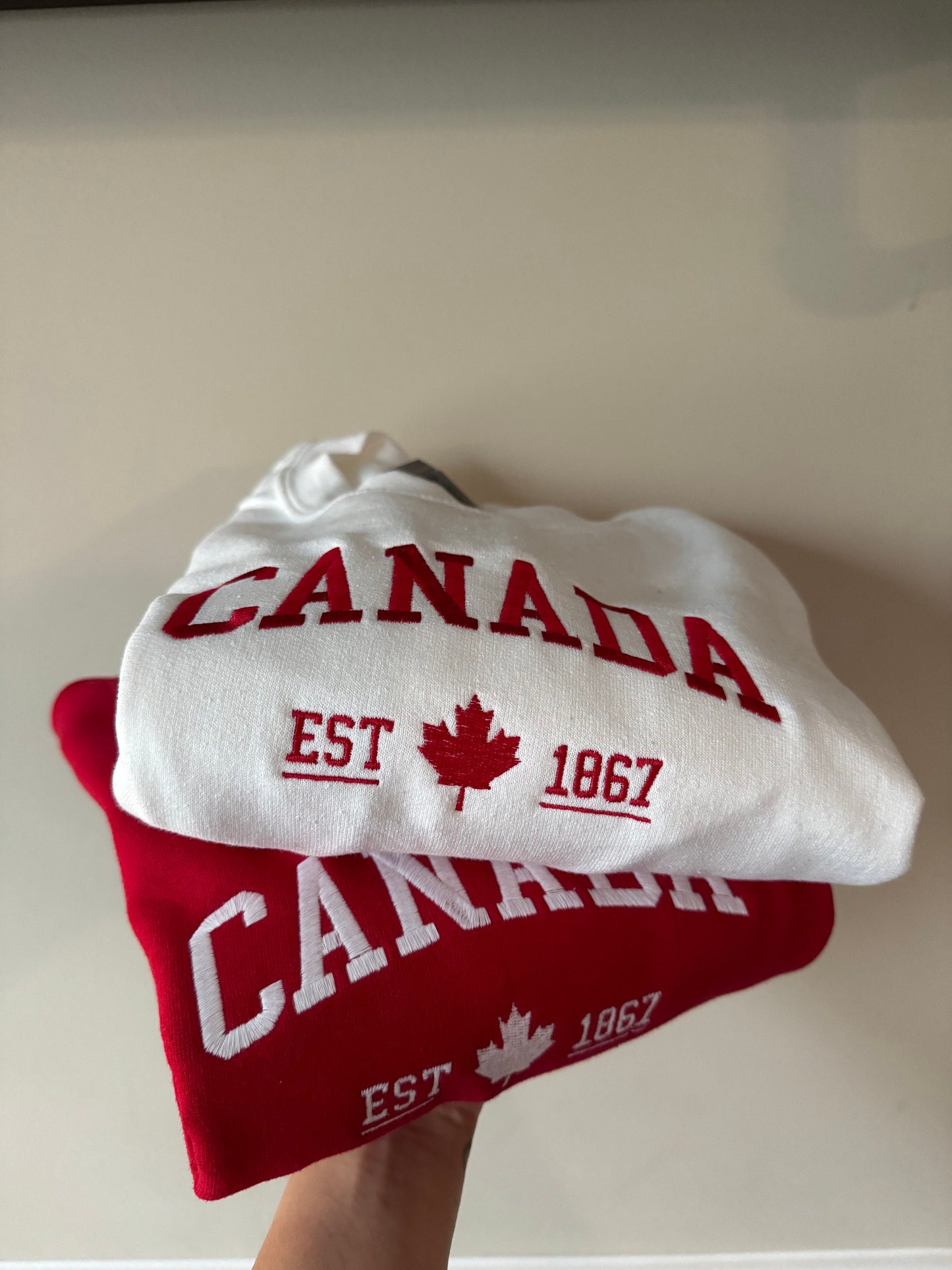 CANADA SWEATSHIRT Embroidered Canada Crewneck Sweatshirt Canada Gift for Friends Canada Aesthetic Crewneck Embroidered Sweatshirt Gift