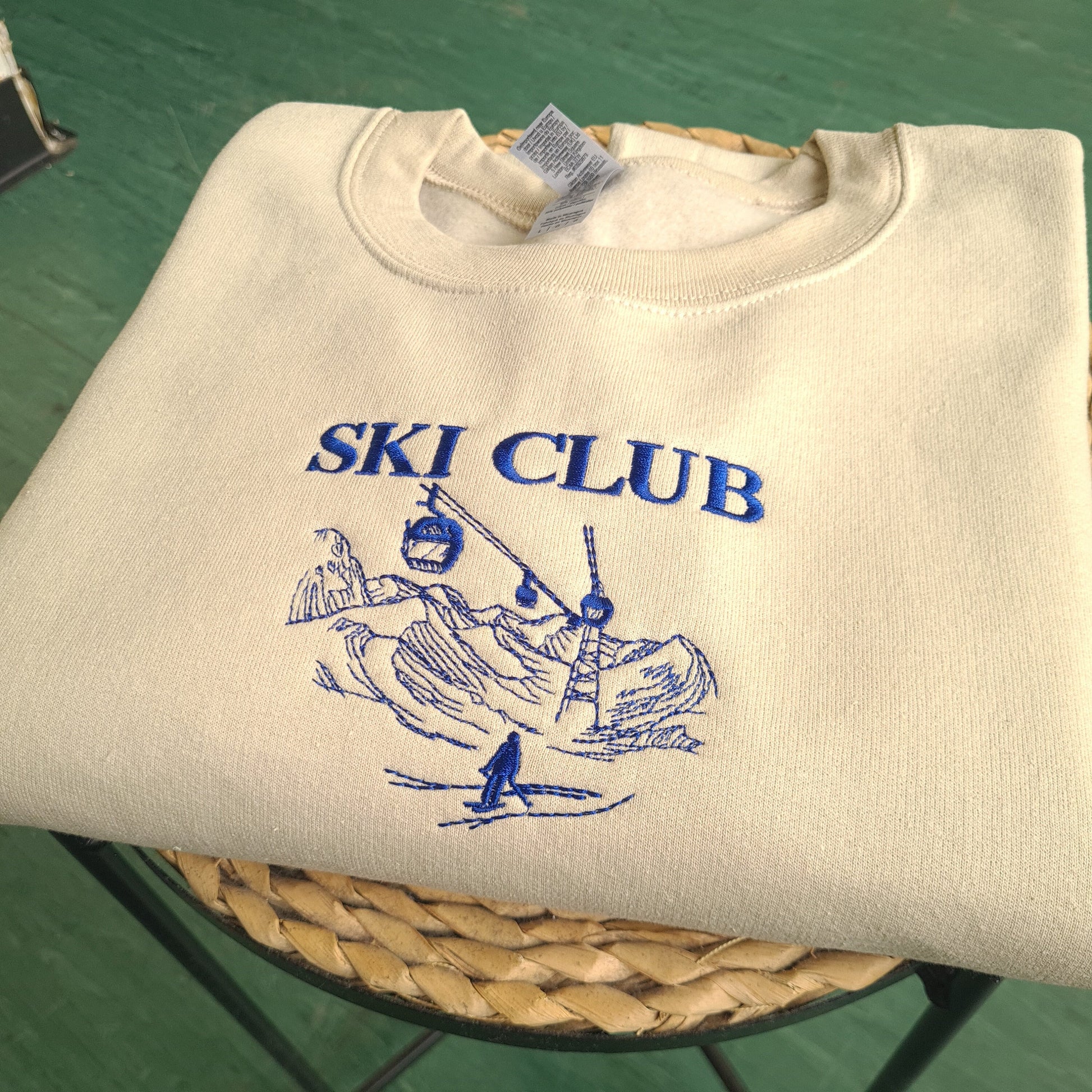 Embroidered Ski Club Crewneck, Vintage Ski Club Sweatshirt, Vintage Crewneck, Embroidered Vintage Sweatshirt, 90s Aesthetic Crewneck