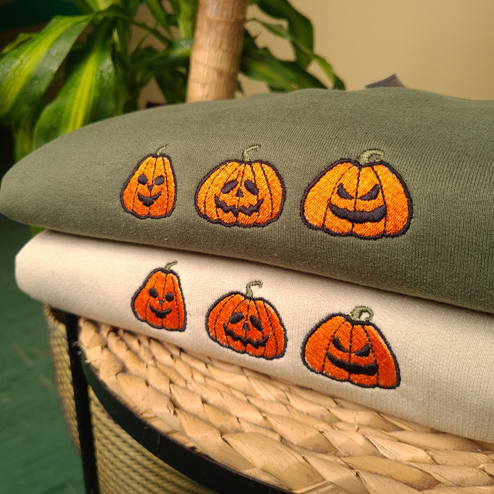 Pumpkin Face Embroidered Sweatshirt, Halloween Sweatshirt, Halloween Crewneck, Halloween Vintage Sweatshirt, Spooky Pumpkin Sweatshirt